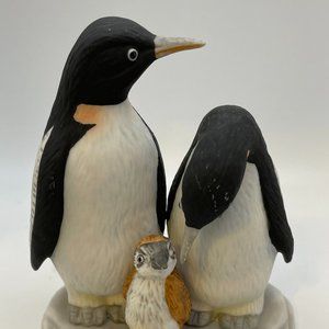 Lefton Nest Egg Collection 1988 Penquins with Baby Nest #06836